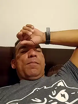 Snapshot of Daddy1972 chatting on 01-26-25, 06:16 Daddy1972 online show from 01-26-25, 06:16