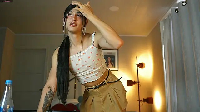 Snapshot of julesbennet chatting on 02-25-25, 01:43 julesbennet online show from 02-25-25, 01:43