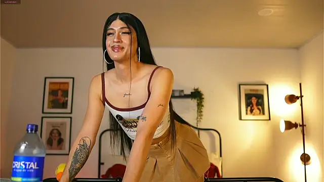 Snapshot of julesbennet chatting on 02-21-25, 01:22 julesbennet online show from 02-21-25, 01:22