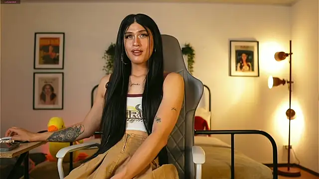 Snapshot of julesbennet chatting on 02-21-25, 04:26 julesbennet online show from 02-21-25, 04:26