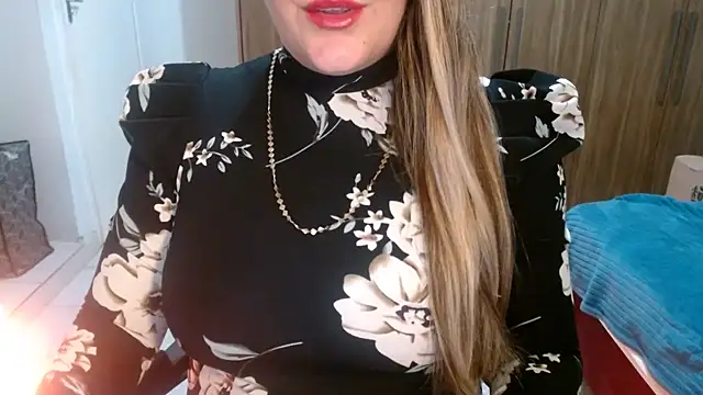 Snapshot of Aliceescobar chatting on 05-26-26, 02:04 Aliceescobar online show from 05-26-26, 02:04