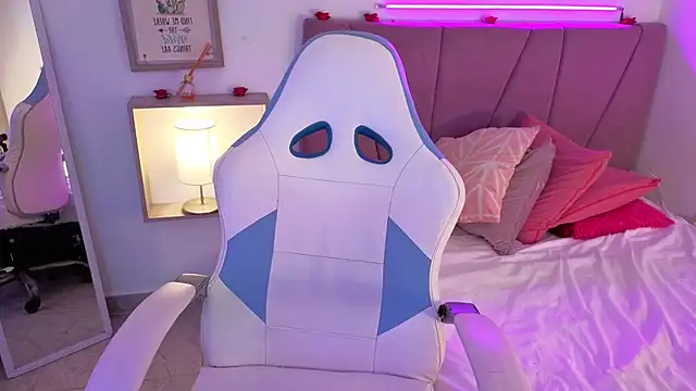 PIA STONE online show from 09-12-25, 09:14