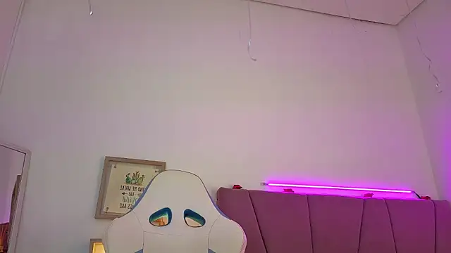 PIA STONE online show from 10-25-25, 08:31