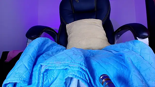 naomi kyse online show from 04-17-26, 03:09