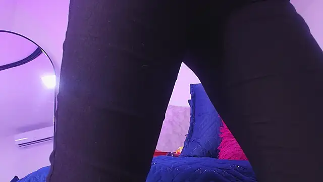 naomi kyse online show from 11-11-25, 03:23