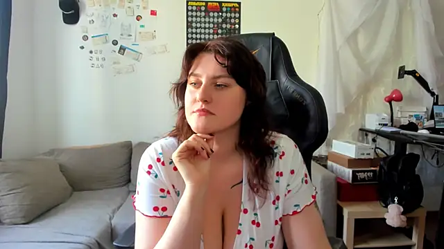 Snapshot of KiraKoval chatting on 05-07-26, 01:36 KiraKoval online show from 05-07-26, 01:36