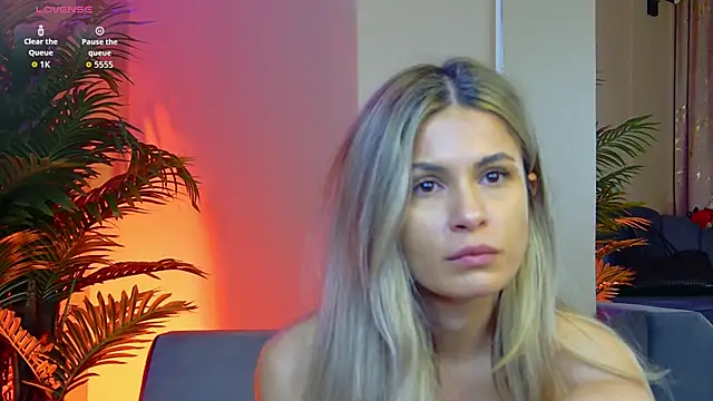 Avril Cyrus online show from 11-15-25, 11:47