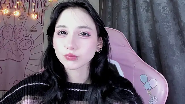 Holy420lolii online show from 11-15-25, 04:11