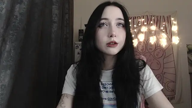 Snapshot of Holy420lolii chatting on 12-21-24, 03:53 Holy420lolii online show from 12-21-24, 03:53