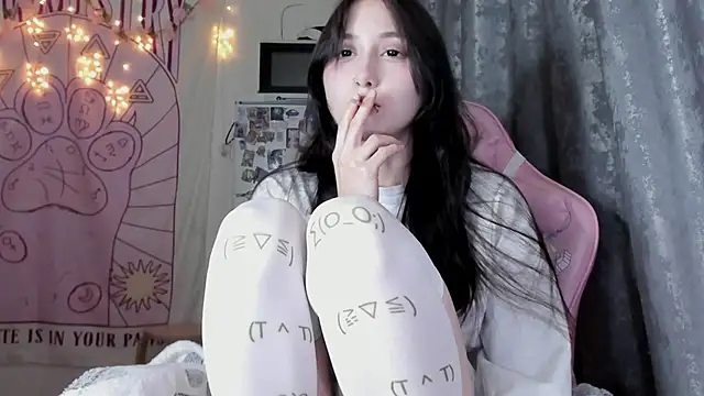 Snapshot of Holy420lolii chatting on 10-23-25, 08:29 Holy420lolii online show from 10-23-25, 08:29