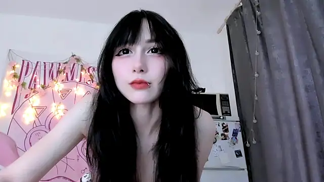 Snapshot of Holy420lolii chatting on 05-26-26, 04:49 Holy420lolii online show from 05-26-26, 04:49