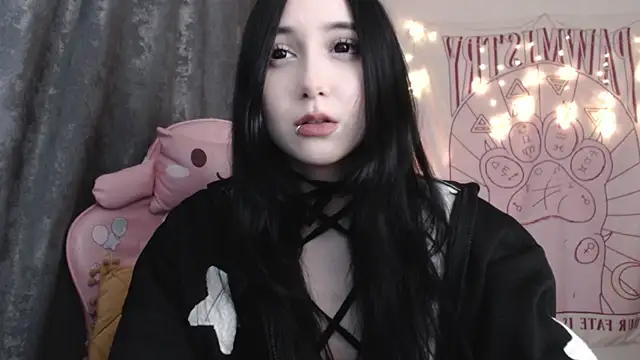 Snapshot of Holy420lolii chatting on 12-24-24, 05:44 Holy420lolii online show from 12-24-24, 05:44