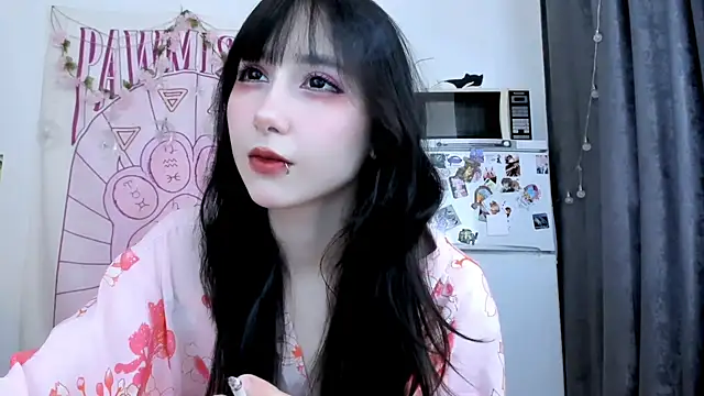Snapshot of Holy420lolii chatting on 06-10-26, 05:25 Holy420lolii online show from 06-10-26, 05:25