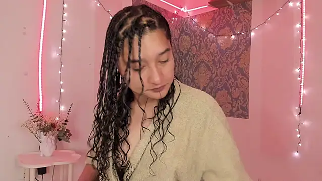 Snapshot of Eva_Lee_ chatting on 05-13-26, 10:00 Eva Lee online show from 05-13-26, 10:00