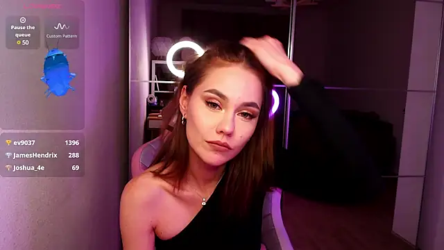 Snapshot of Meow_Sophie chatting on 12-21-24, 04:36 Meow Sophie online show from 12-21-24, 04:36