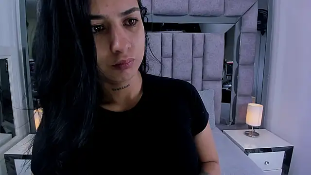 Snapshot of EMMAHILL1 chatting on 06-02-26, 11:10 EMMAHILL1 online show from 06-02-26, 11:10