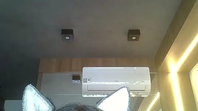 Skinny-Kitten online show from 10-13-25, 04:52