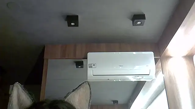 Skinny-Kitten online show from 10-19-25, 12:57