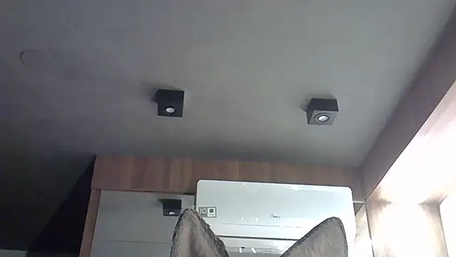 Skinny-Kitten online show from 11-15-25, 05:33