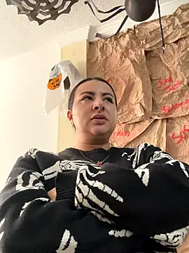 Abril Luv online show from 10-27-25, 01:34