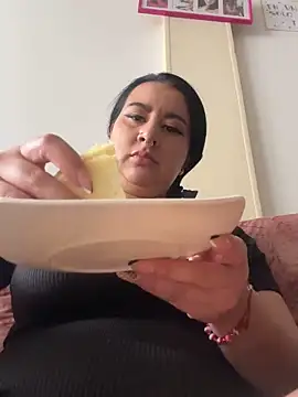 Abril Luv online show from 06-12-26, 12:47