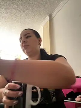 Abril Luv online show from 11-18-25, 01:03