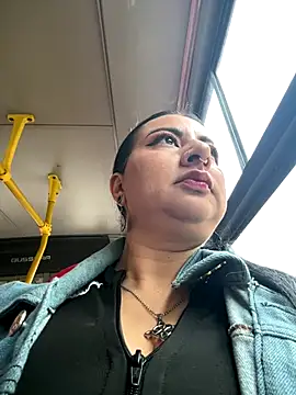 Abril Luv online show from 12-21-25, 11:45