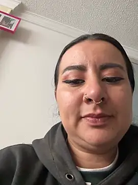 Abril Luv online show from 03-25-26, 01:43