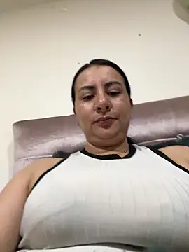 Abril Luv online show from 03-25-26, 01:39