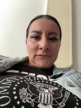 Abril Luv online show from 02-11-26, 01:44