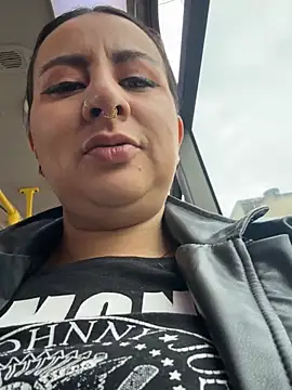 Abril Luv online show from 04-08-26, 12:17