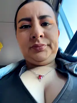 Abril Luv online show from 11-12-25, 12:09