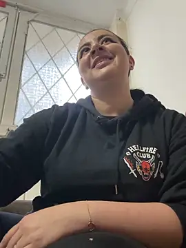 Abril Luv online show from 10-25-25, 10:47