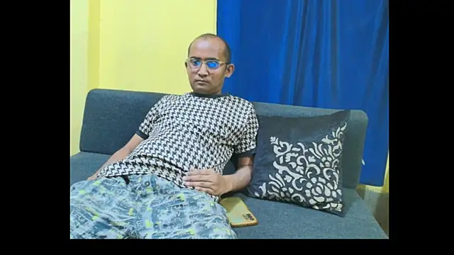 Cute boy2000 online show from 04-22-26, 12:56