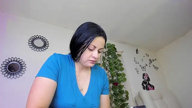 Snapshot of Juli_Castillo8 chatting on 10-10-25, 01:34 Juli Castillo8 online show from 10-10-25, 01:34