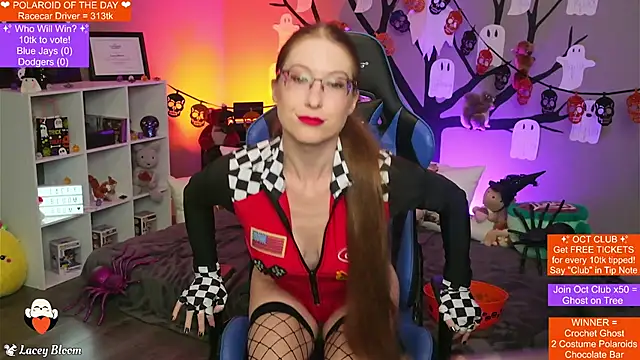 TheLaceyBloom online show from 10-30-25, 01:26