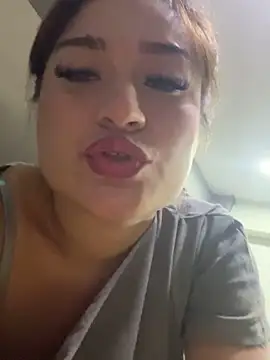 Snapshot of LuceroRm chatting on 06-17-26, 04:34 LuceroRm online show from 06-17-26, 04:34