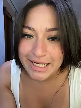 Snapshot of LuceroRm chatting on 02-19-26, 05:04 LuceroRm online show from 02-19-26, 05:04