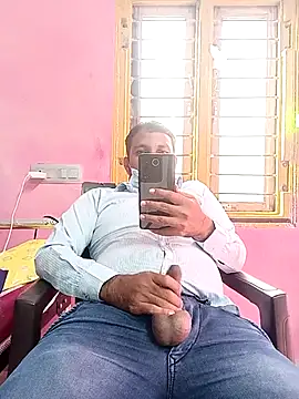 adicma123 online show from 10-31-25, 09:39