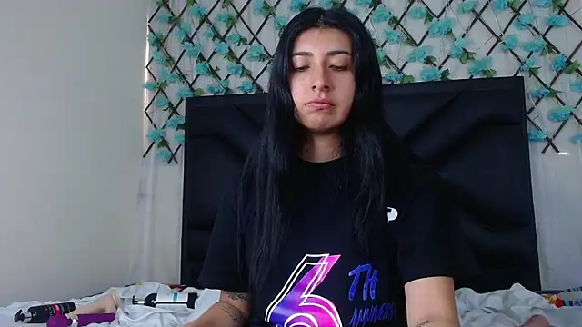 EmmaWilliamss online show from 11-26-25, 03:23