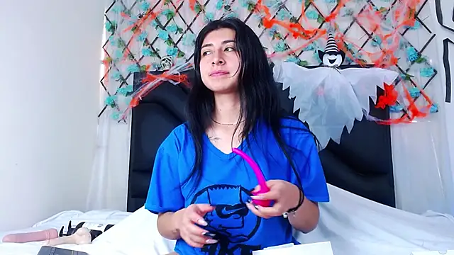 Snapshot of EmmaWilliamss chatting on 10-14-25, 03:34 EmmaWilliamss online show from 10-14-25, 03:34