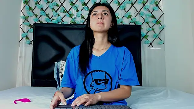 Snapshot of EmmaWilliamss chatting on 01-31-25, 03:33 EmmaWilliamss online show from 01-31-25, 03:33