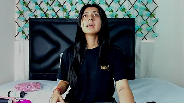 Snapshot of EmmaWilliamss chatting on 02-03-25, 03:27 EmmaWilliamss online show from 02-03-25, 03:27