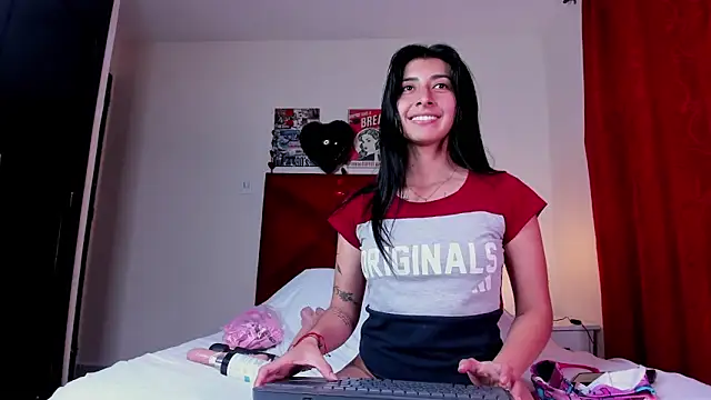 Snapshot of EmmaWilliamss chatting on 02-20-25, 05:09 EmmaWilliamss online show from 02-20-25, 05:09