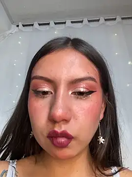 Cinnamon Meow online show from 11-18-25, 09:40