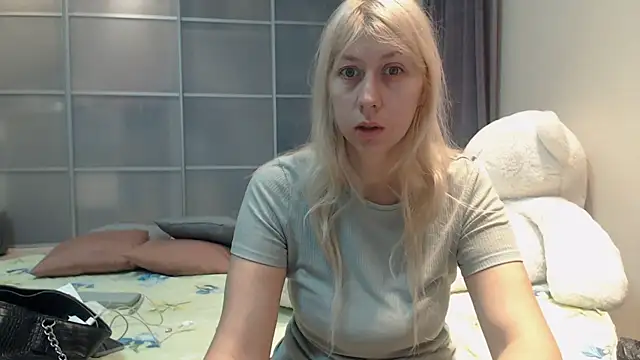 KyliePag online show from 10-11-25, 07:53