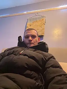 Snapshot of Z1uk chatting on 01-24-25, 08:00 Z1uk online show from 01-24-25, 08:00