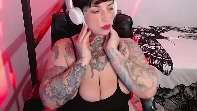 VampGirl1 online show from 01-28-25, 10:12