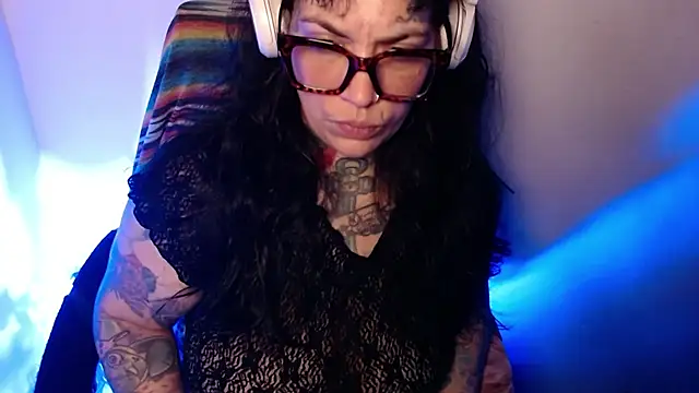 Snapshot of VampGirl1 chatting on 01-07-26, 07:35 VampGirl1 online show from 01-07-26, 07:35