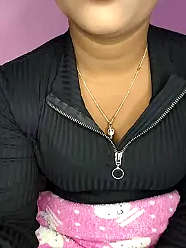 Snapshot of ANGE-MOU chatting on 01-09-25, 06:38 ANGE-MOU online show from 01-09-25, 06:38